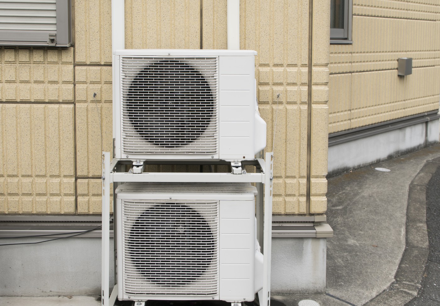 エコキュートやヒートポンプ式温水暖房機に使える二段置架台