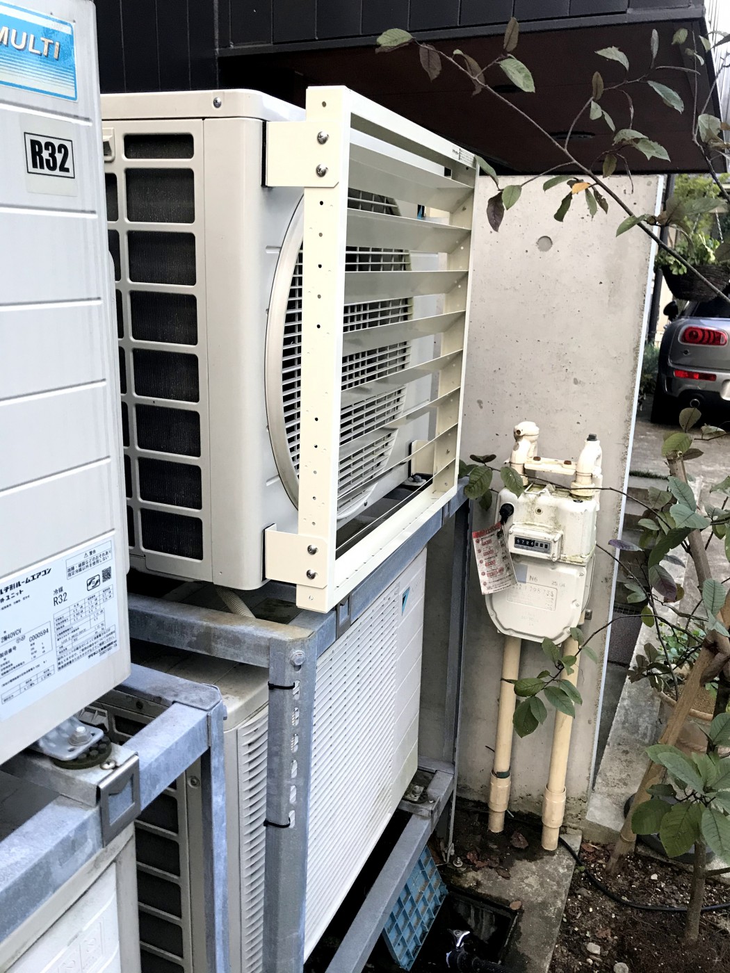 どのメーカーにも取り付けられる 室外機のショートサーキット対策に最適な 風向ガイド どのメーカーにも取り付けられる 室外機のショートサーキット対策に最適な 風向ガイド