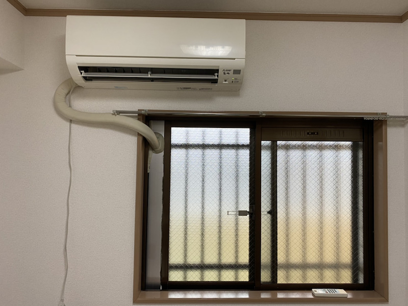 新規格追加 壁に穴を開けなくてもエアコン配管ができる窓パネルセット